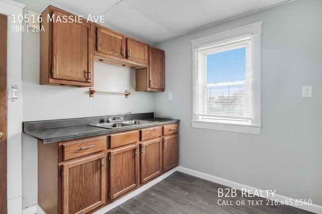 Foto del edificio - 10516 Massie Ave