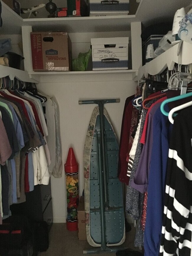 1127 13th St, Huntington, WV 25701 Condo for Rent in Huntington, WV