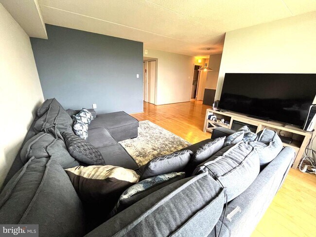 Foto del edificio - 6300 Stevenson Ave