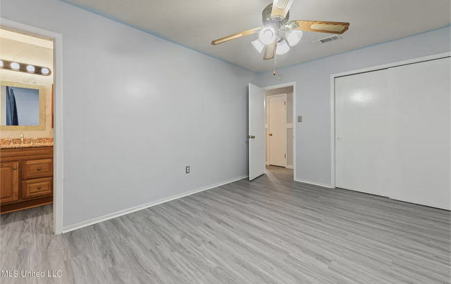Foto del edificio - 536 N Forest Dr