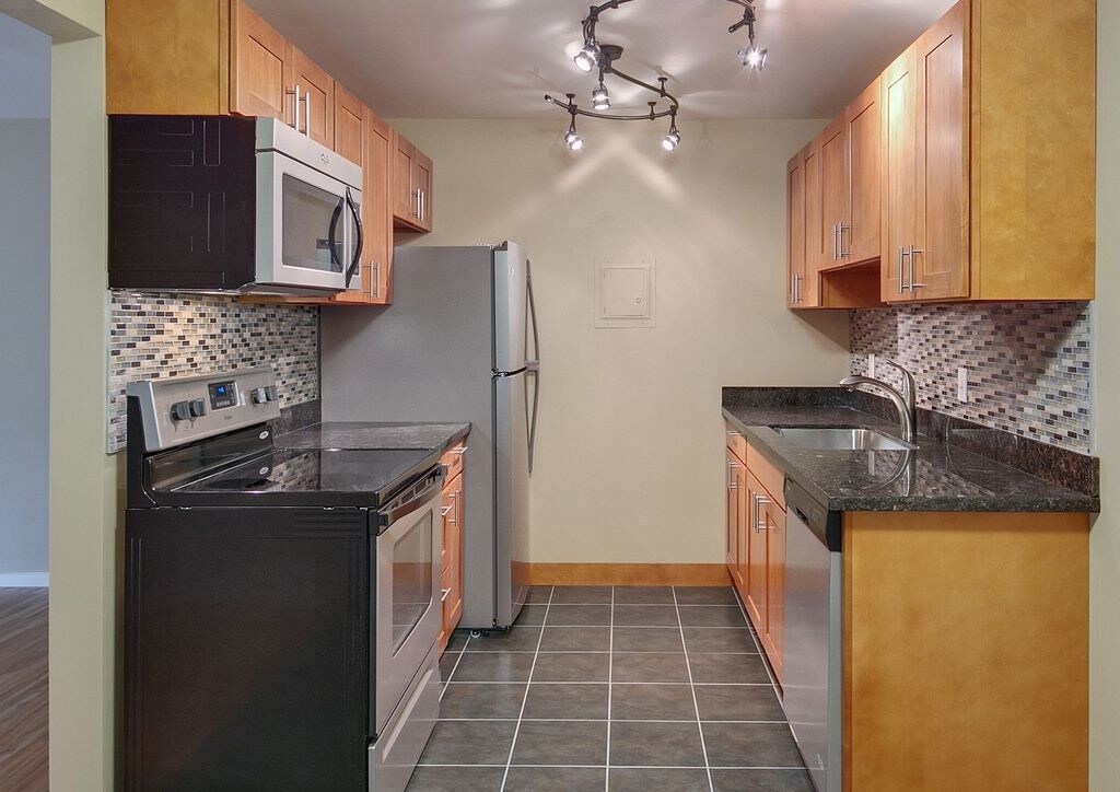 Primary Photo - 11300 5th Ave NE