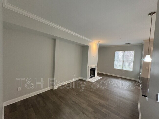 Building Photo - 355 E Ohio St