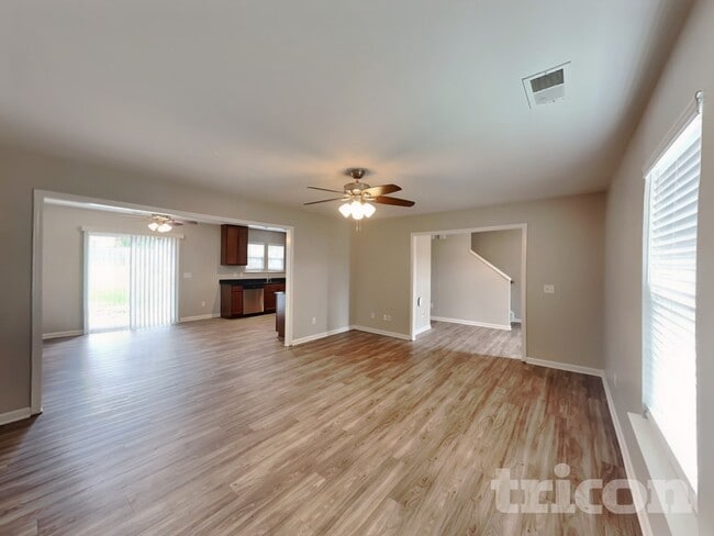 Building Photo - 113 Driftwood Ave