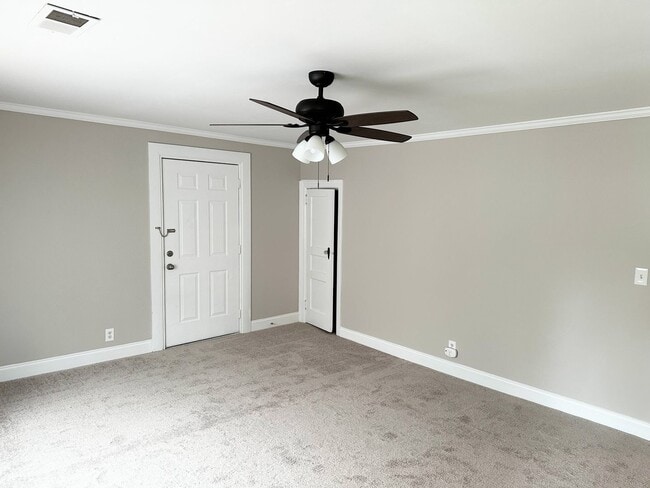 Building Photo - Schedule a Time to Tour this Home! Charming Updated 2 Bed, 1 bath Bungalow!