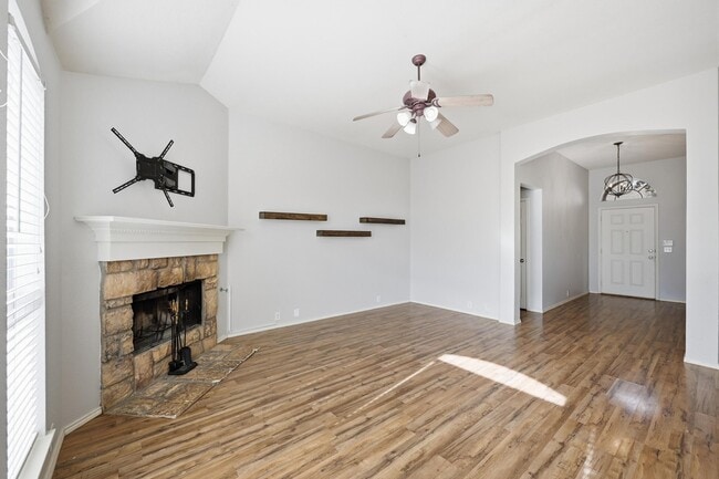 Building Photo - 1020 Hay Stack Ct