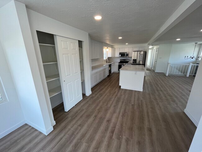 Building Photo - 1108 E 500 N