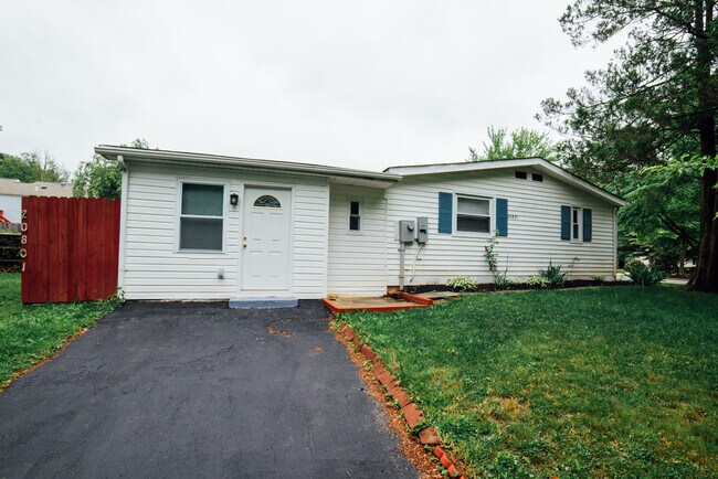 Building Photo - 20801 Shakespeare Dr
