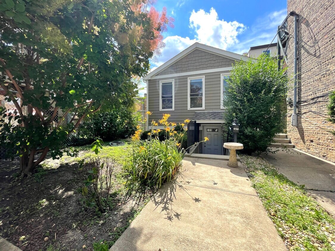 Primary Photo - 950 N Noble St