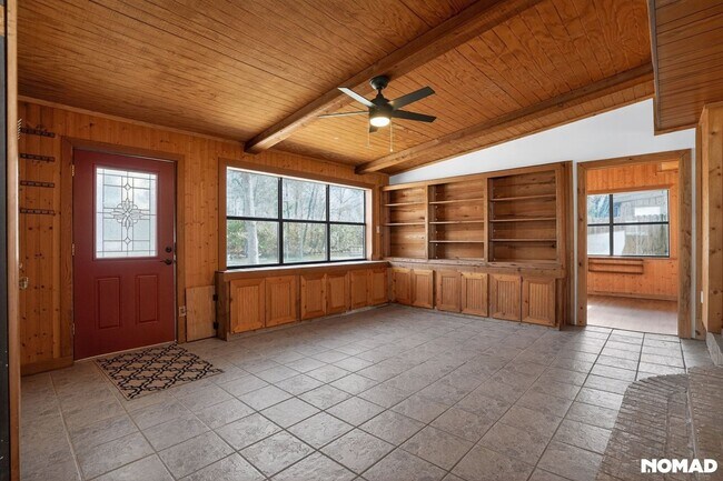 Building Photo - 372 Creekside Estates