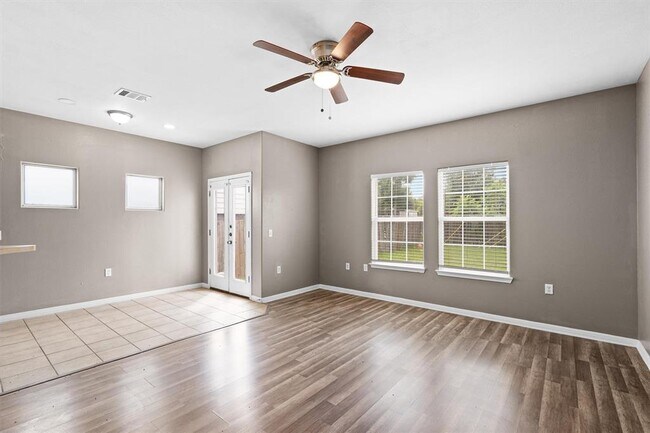Building Photo - 7502 Lazy Creek Dr