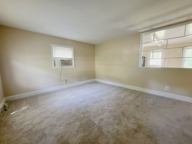 Foto del edificio - 3720 Blandwood Dr