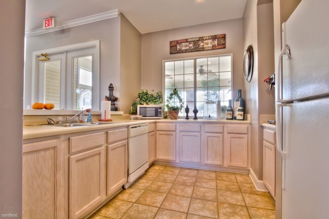 Foto del edificio - 959 Lake Harbour Dr