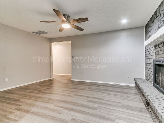 Foto del edificio - 606 Elmwood Dr