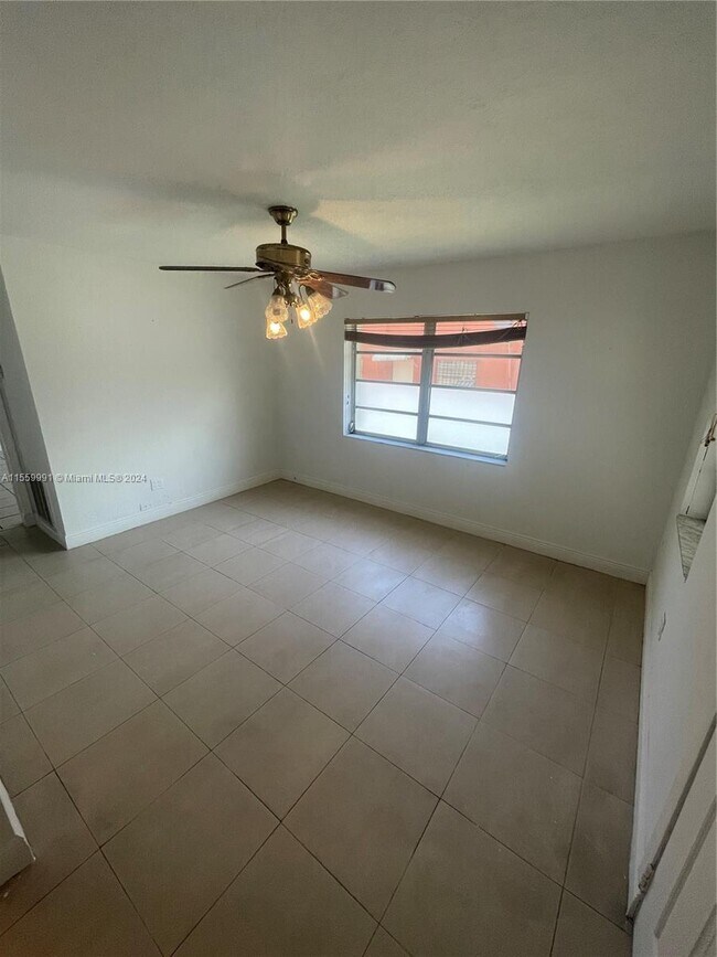 Foto del edificio - 1527 SW 2nd St