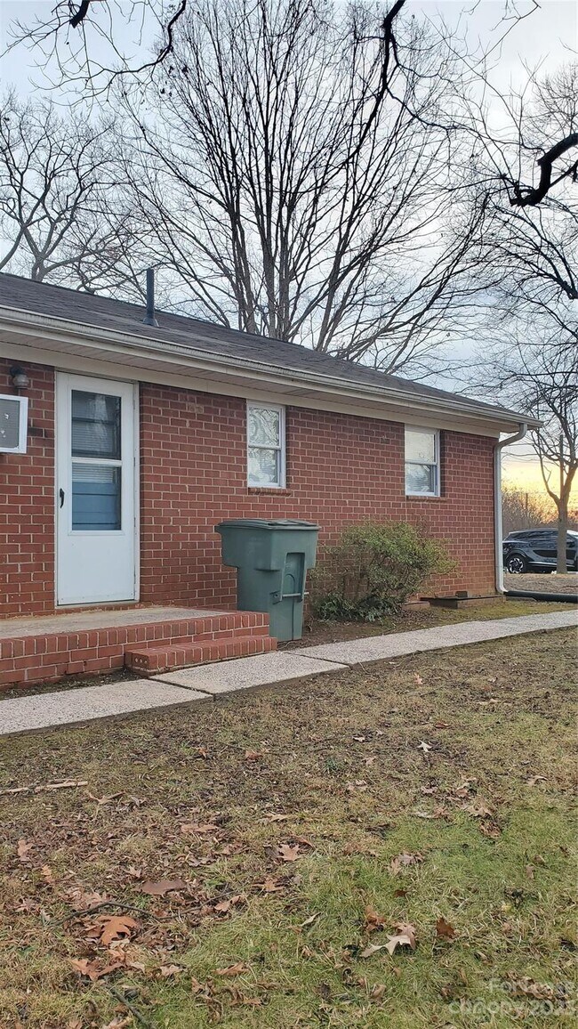 Foto del edificio - 2660 Aden Ave