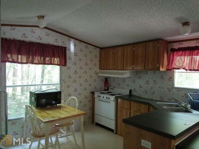 Building Photo - 481 Fern Valley Rd