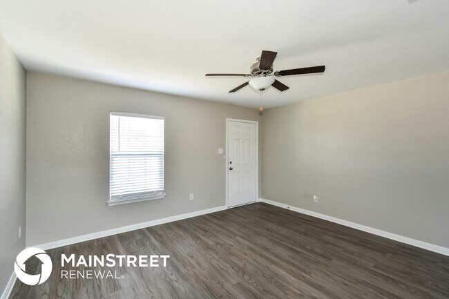 Building Photo - 3223 Begonia Bend