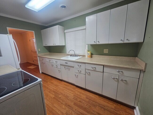 Building Photo - 405 22nd St