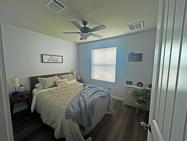 Foto del edificio - 5821 Ronee Leah Dr