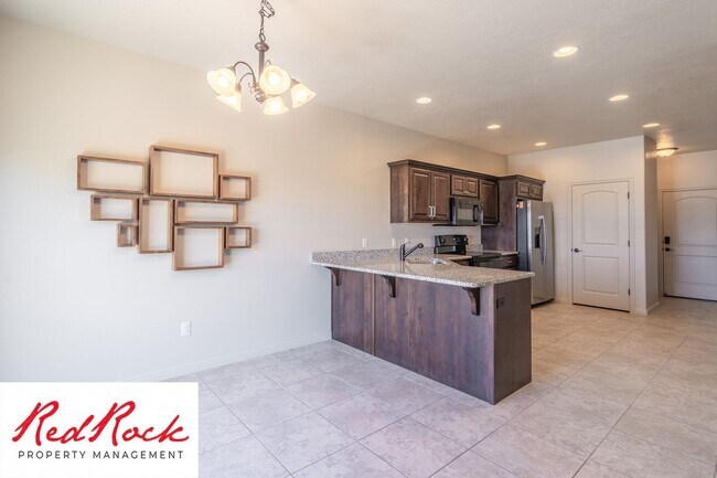 Foto del edificio - Lovely townhome with Community Pool!