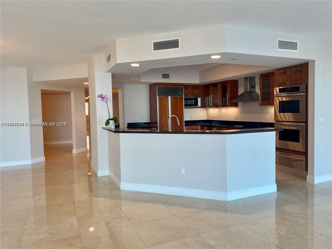 Foto del edificio - 3301 NE 183rd St