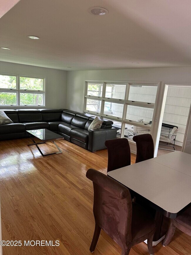 Foto del edificio - 172 Larchwood Ave