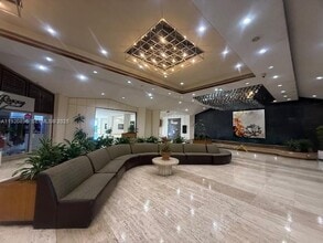 Building Photo - 999 Brickell Bay Dr