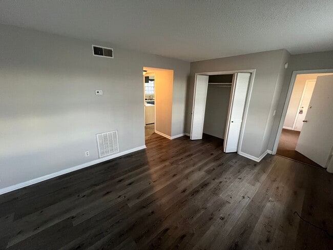 Building Photo - 1 bedroom 1 bath. cute and cozy!  REDUCED ...