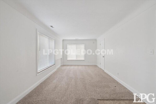 Foto del edificio - 3430 Douglas Rd