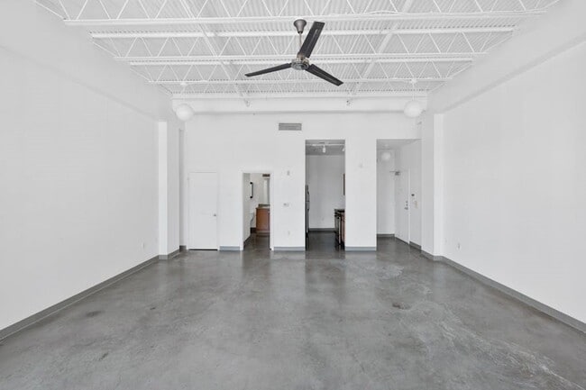 Foto del edificio - 2401 E 6th St