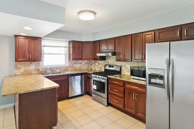 Building Photo - 15110 Huntington Ct