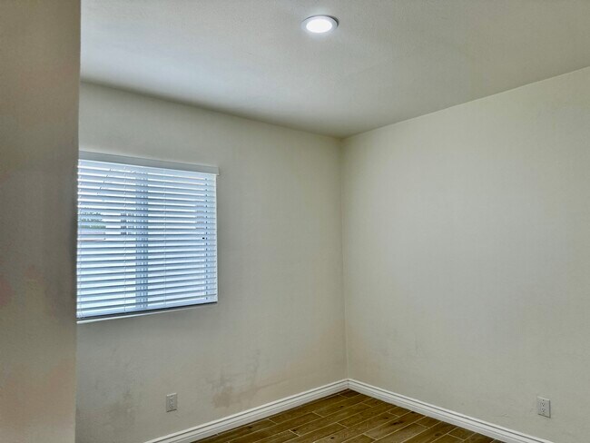 Habitación 1 - 7445 Rhea Ave
