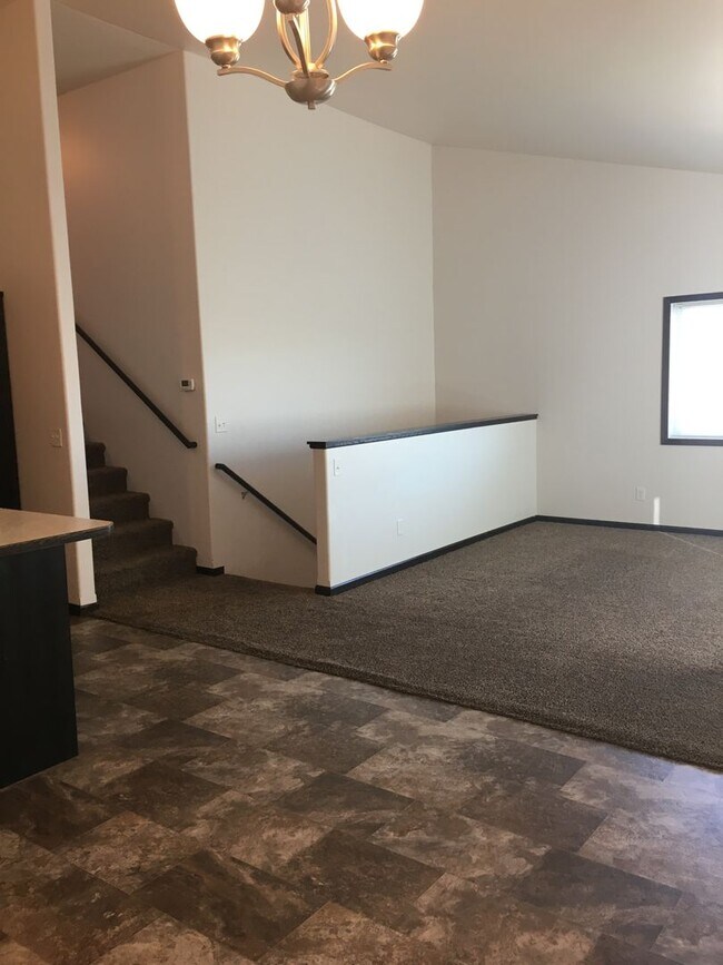 Foto del edificio - 3 Bed 2 Bath Twin Home