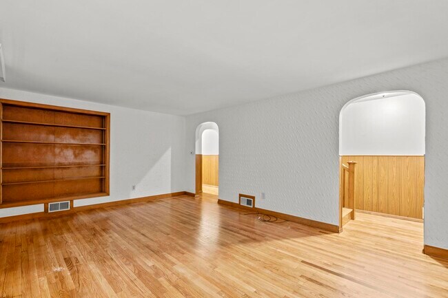 Building Photo - 172 Foxon Blvd