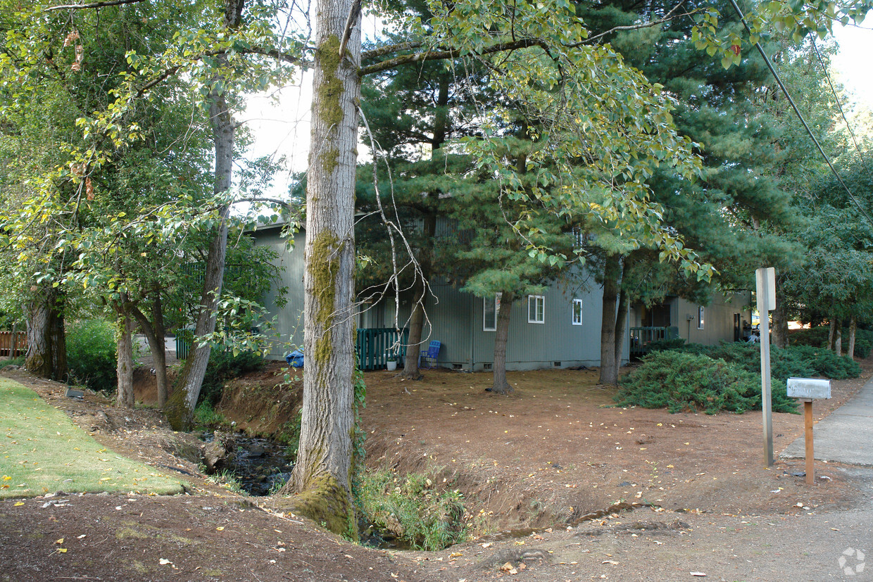 Building Photo - Clark Creek Apartments