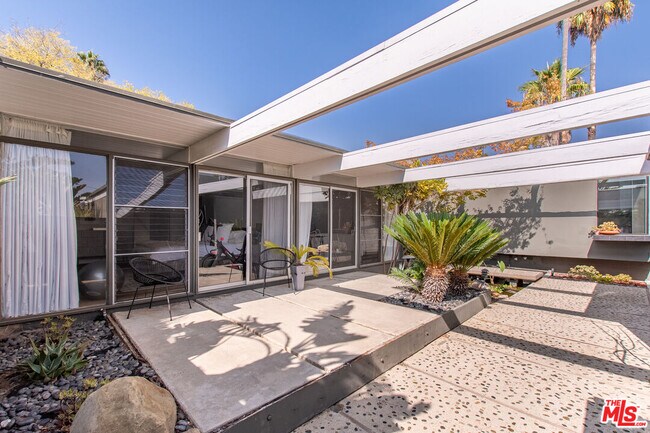 Building Photo - 908 Kenter Way
