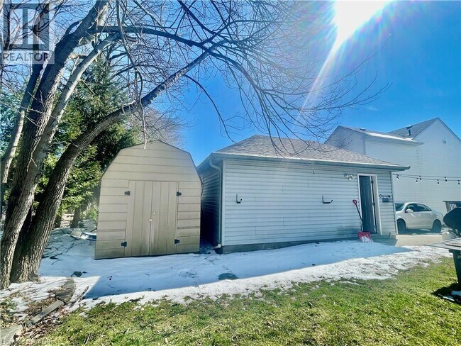 Photo du bâtiment - 684 Jacob Ln