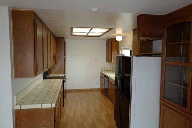 Building Photo - 405 S Murphy Ave