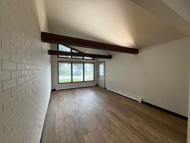 Building Photo - 207-211 Maple Street