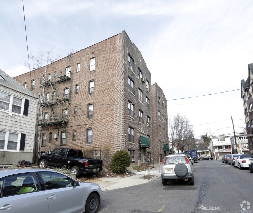 Foto principal - Kelly Parkway Condominiums
