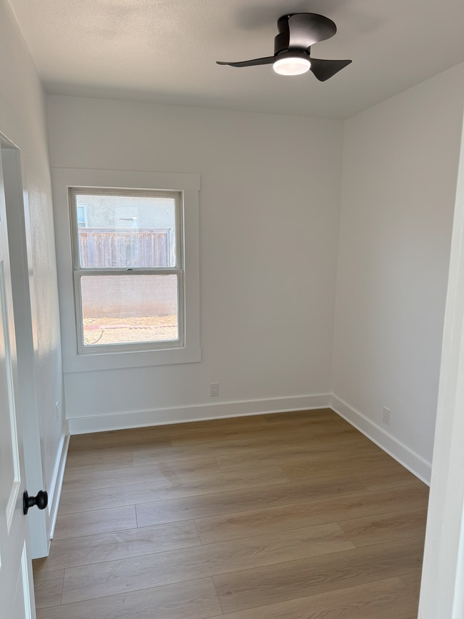 Building Photo - 1033 E 16th St