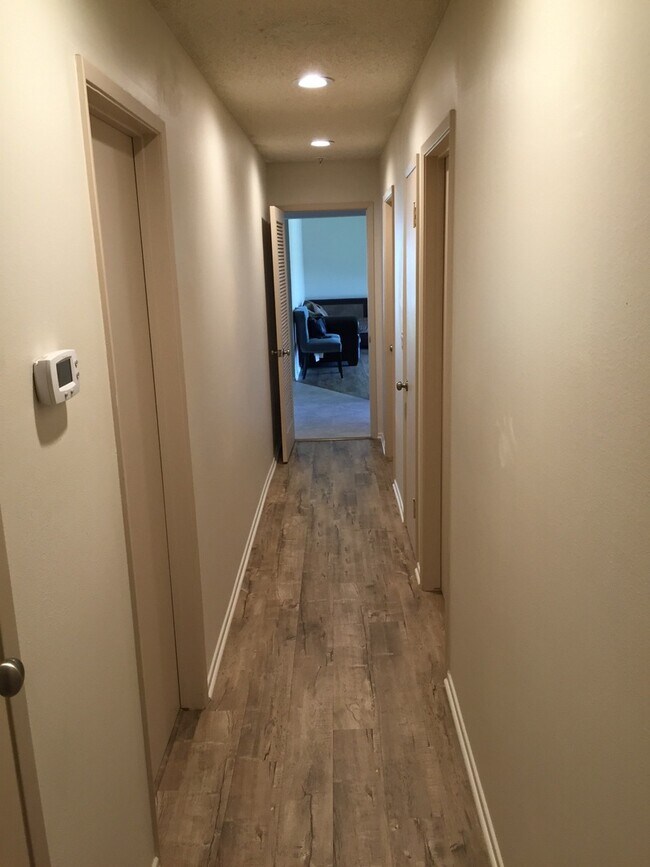 Foto del edificio - One story home on a HUGE lot in Central Camarillo