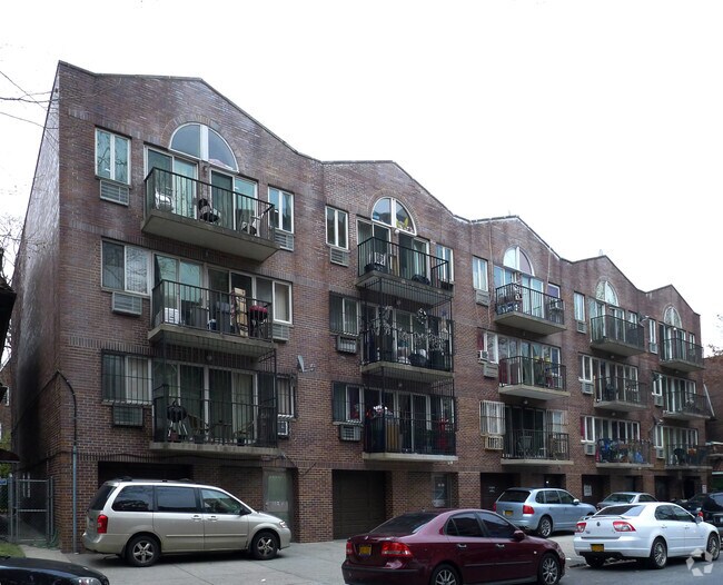 Primary Photo - Jackson Heights Qx NY