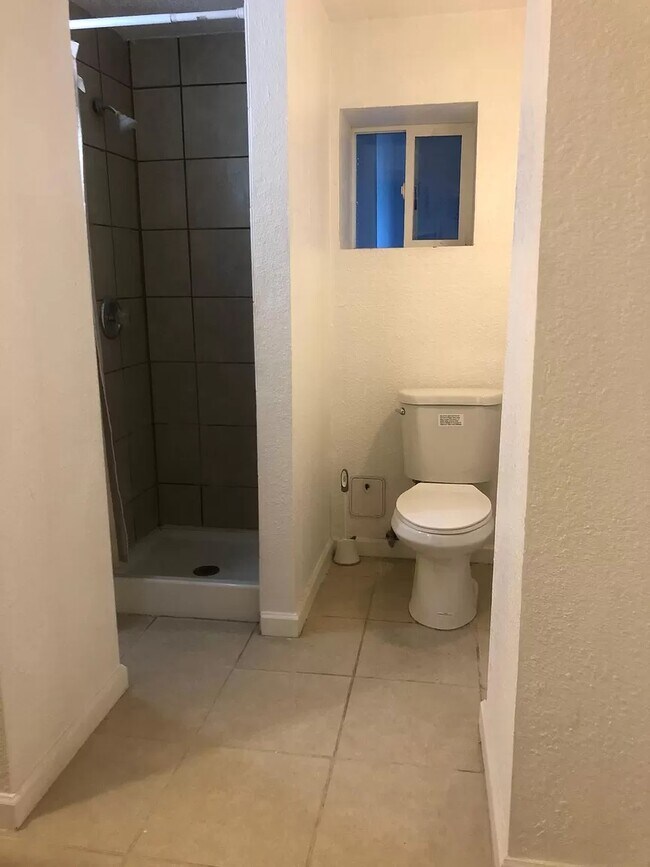 Foto del edificio - 4930 Auburn Dr
