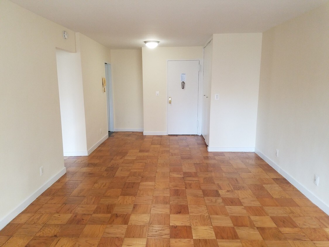 Foto principal - 236 E 36th St