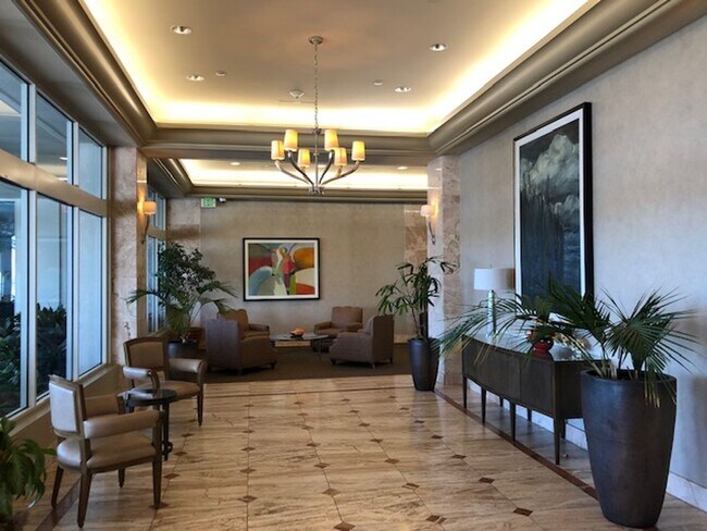 Foto del edificio - Large 1 bedroom 1 bath in Luxury High Rise...