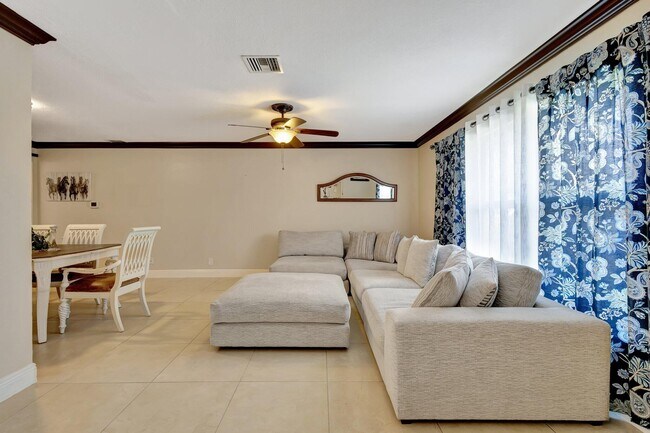 Foto del edificio - 11721 Inverness Cir