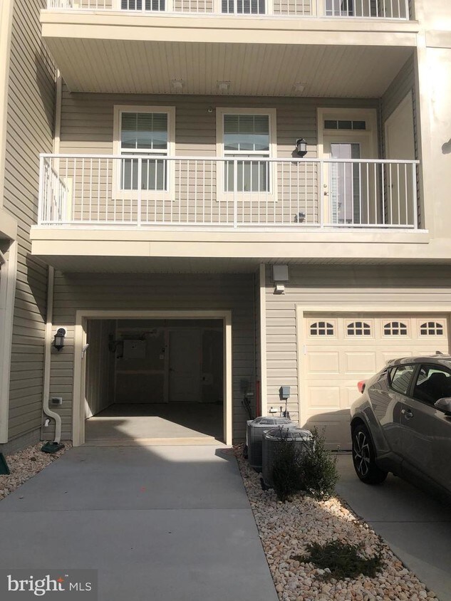 Primary Photo - 7081 Banbury Dr