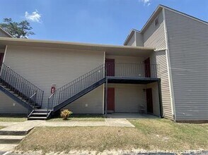 Building Photo - 1122 Southwood Dr