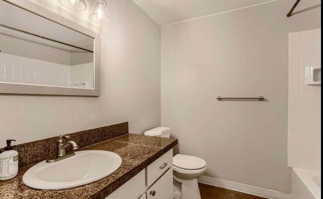 Building Photo - 291 NE 12th Ave